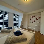 Trafford Sky Homes - 5 Min To Hauptbahnhof Nikolaistrasse Διαμέρισμα *